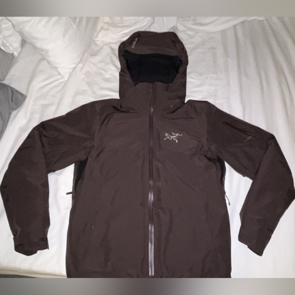 Arc’teryx Macai jacket men’s 2022 collection brown. Like new/worn twice.